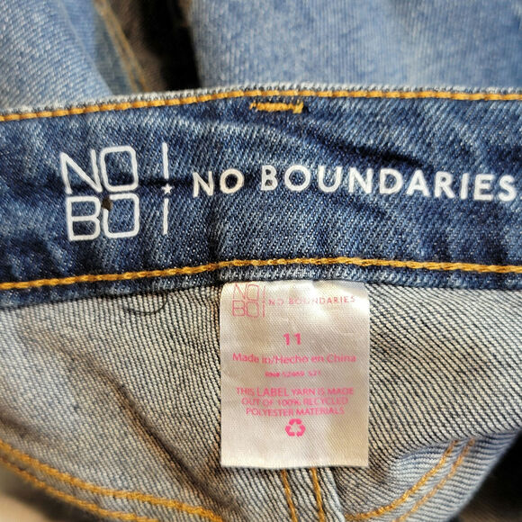 No Boundaries Super High Rise Mom Jean Straight Leg Distressed Knee Blue Size 11 - Picture 6 of 9
